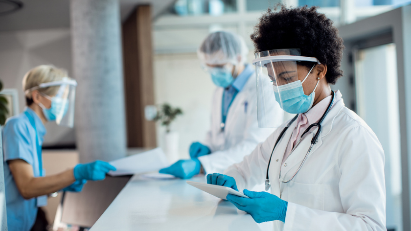 Health professionals working wearing face masks - Vitality