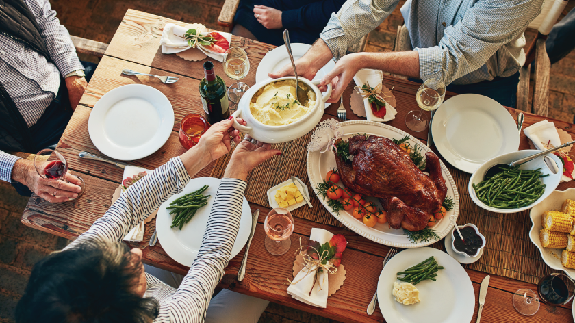 Family sharing meal to make the most out of thanksgiving - Vitality